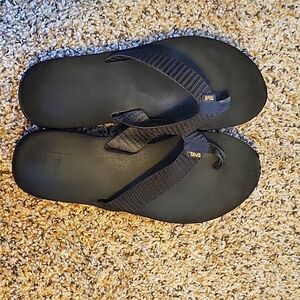 teva black flip flops 9.5